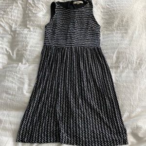 Loft black & white print A lined waist w/ zipper